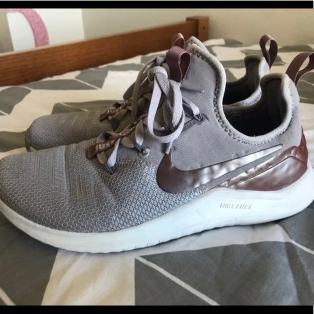 Size 8 Nike tr 8